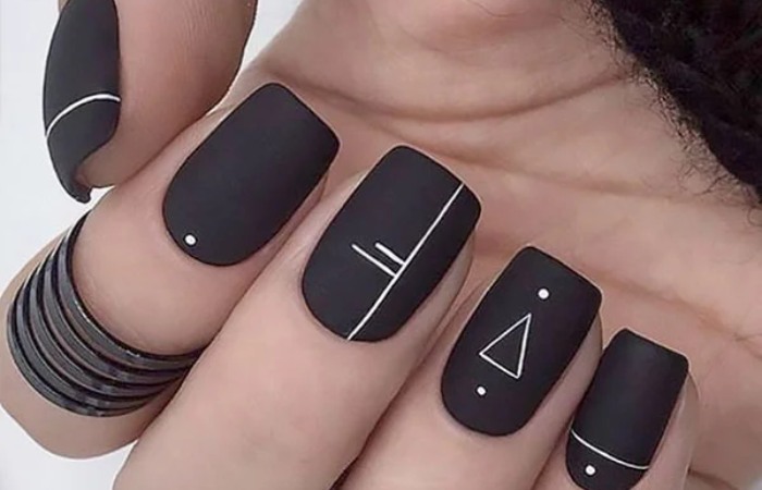 Matte Square Nails with Line Art