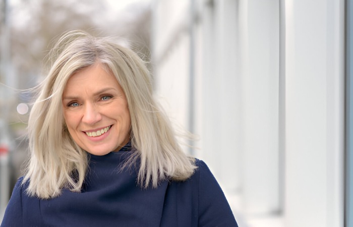 Silver Vanilla Lob with Slightly Textured Ends