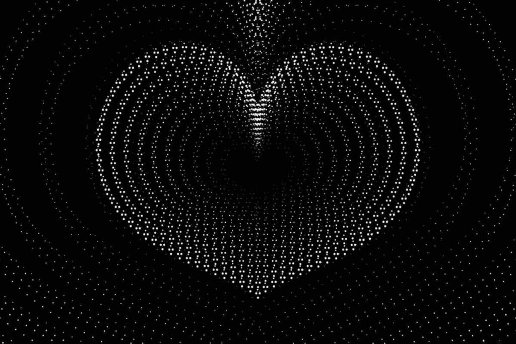 Aesthetic Black And White Heart Wallpaper