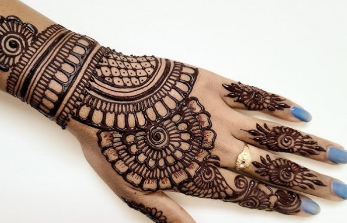 Latest New Simple Stylish Back Hand Mehndi Designs