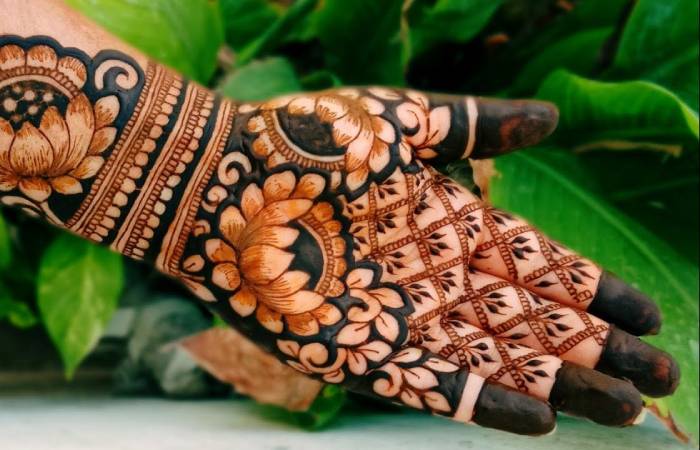 Simple Mehndi Designs Lotus