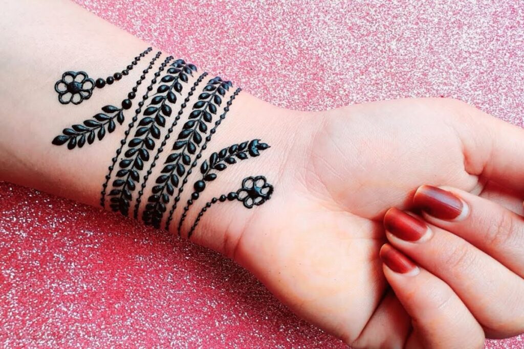 A Bracelet Mehndi Design For Front Hands