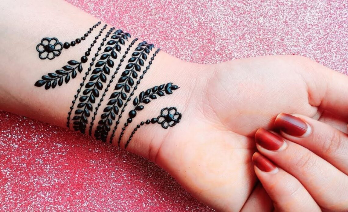 A Bracelet Mehndi Design For Front Hands