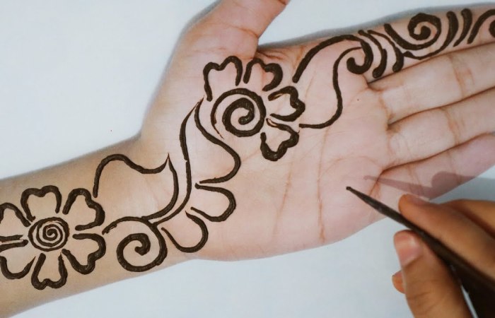 Simple and Easy Arabic Mehndi Design