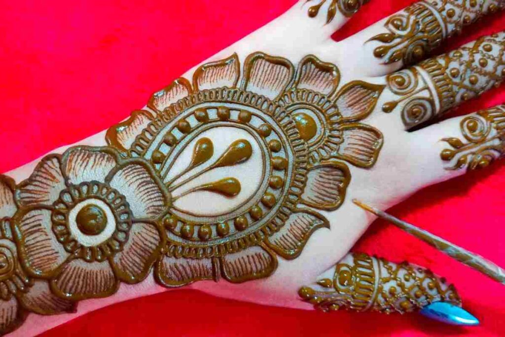 Simple Stylish Back Hand Mehndi Designs Front Hand