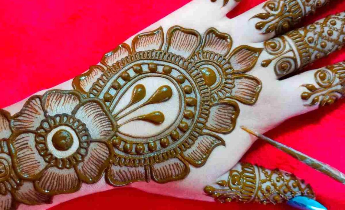 Simple Stylish Back Hand Mehndi Designs Front Hand