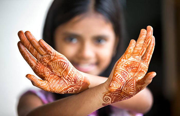 Popular Simple Mehandi Designs for Girls